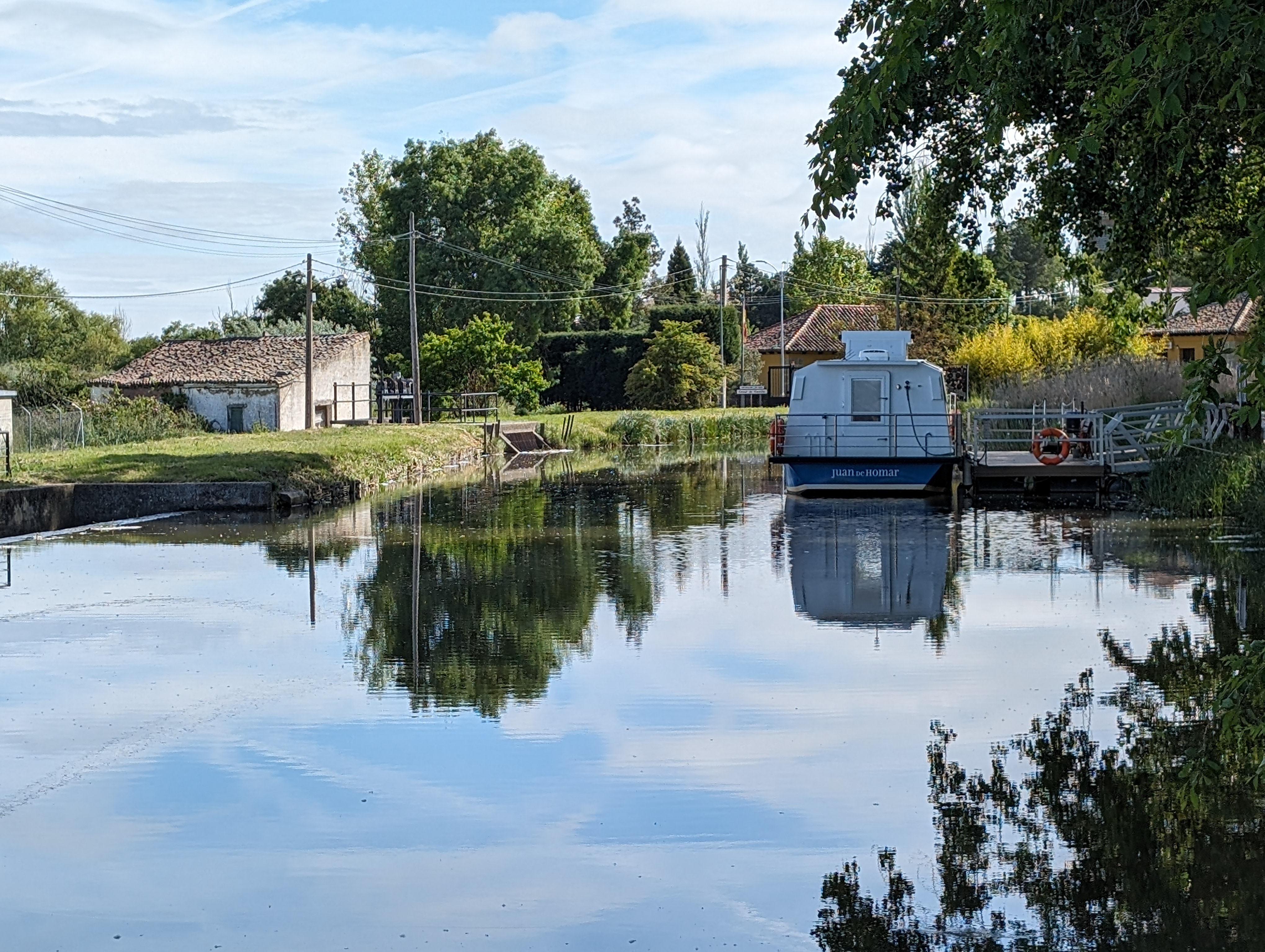 Barco en el Canal de Castilla