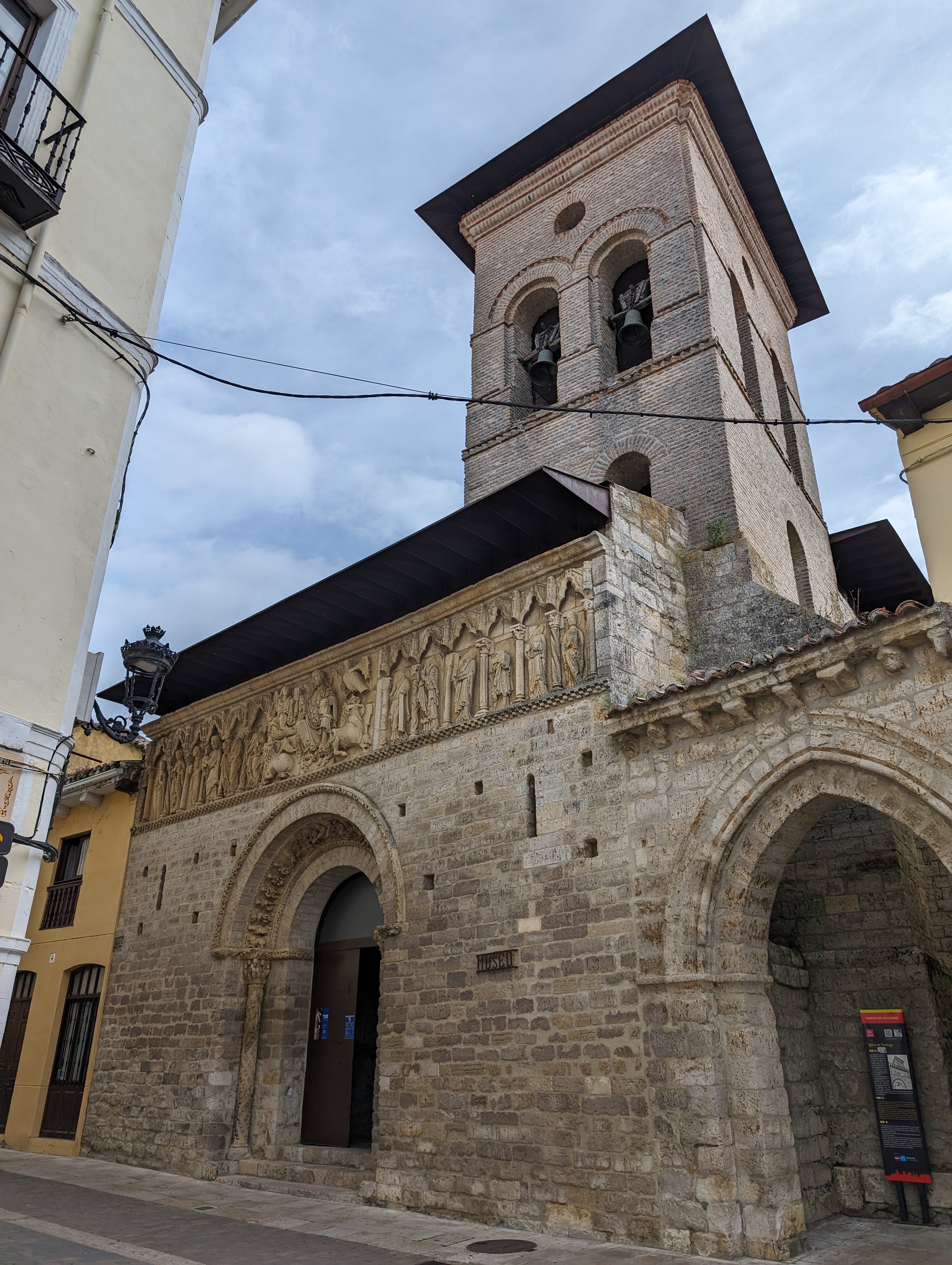 Carrión de los Condes: Santiago Church